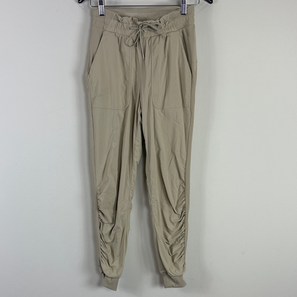Lululemon Dance Studio Lined‎ Joggers in Trench Size 4